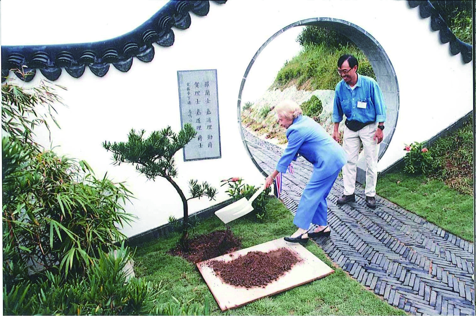 嘉道理兄弟紀念亭揭幕