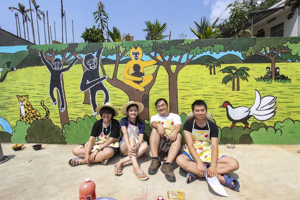 KFBG conducted awareness-raising fun fairs and painted colourful murals in the local villages and schools in order to instil love and respect for the Hainan Gibbon.